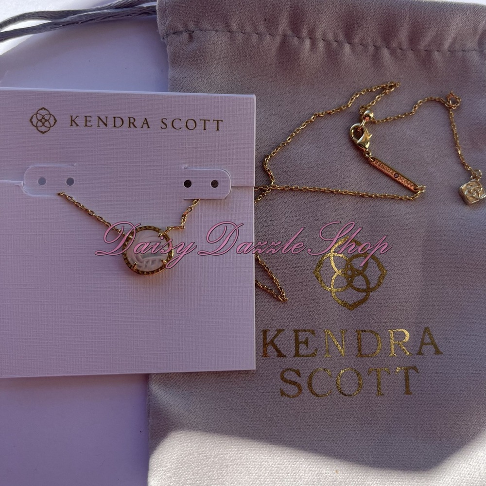 🏐Kendra Scott Volleyball Gold Short Pendant Necklace White Mother Of Pearl New✨ - Picture 7 of 7